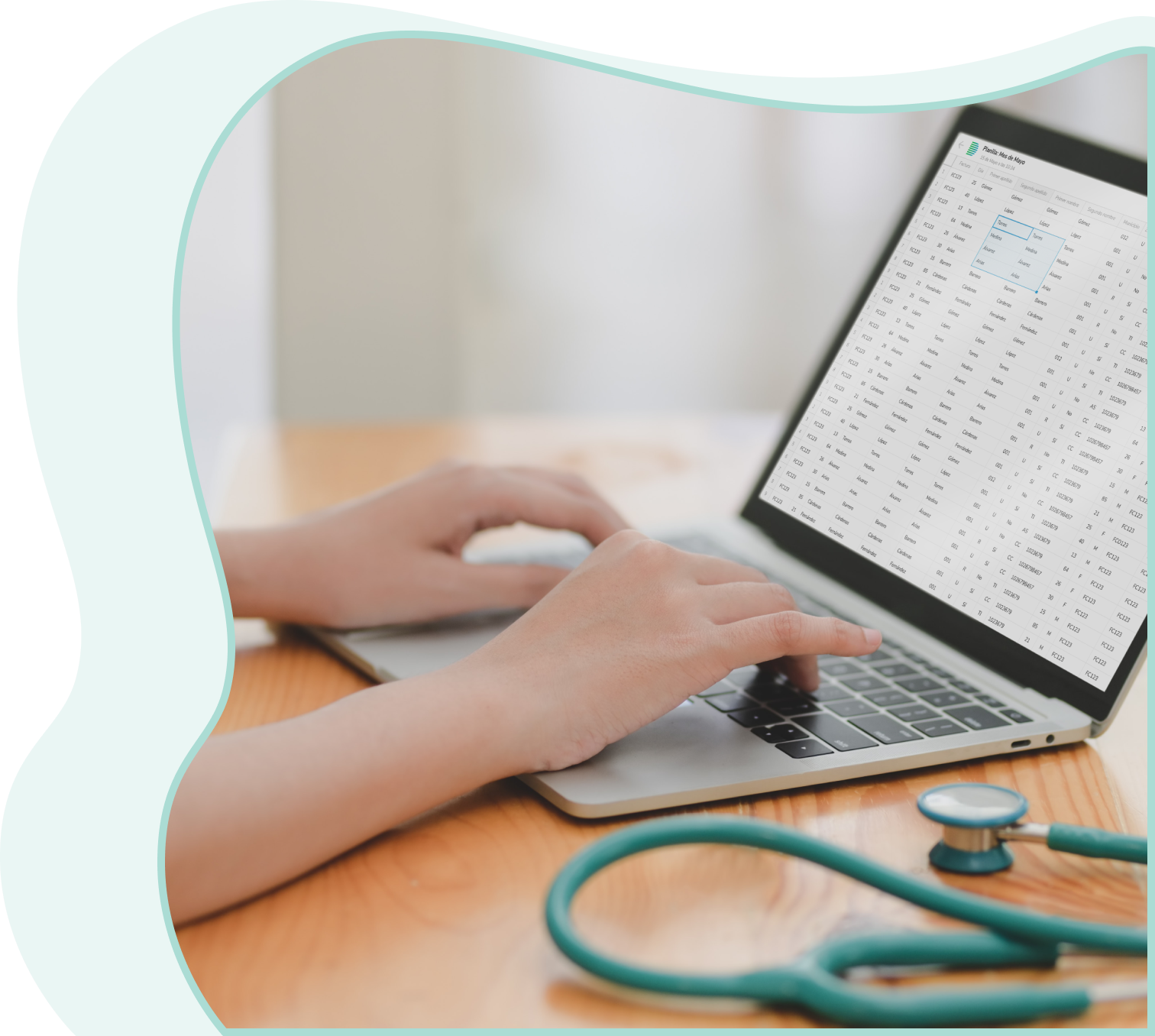 Doctor usando plataforma de DataRips